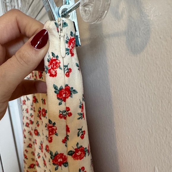 Zara Cream Mini Skirt with Red Floral Print - Picture 3 of 5